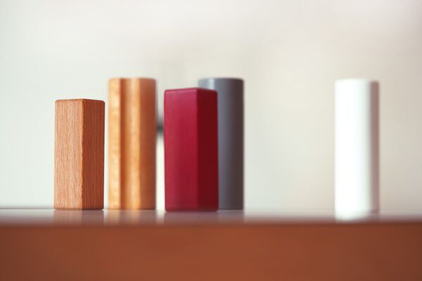 Hölzerne bunte Coachingfiguren